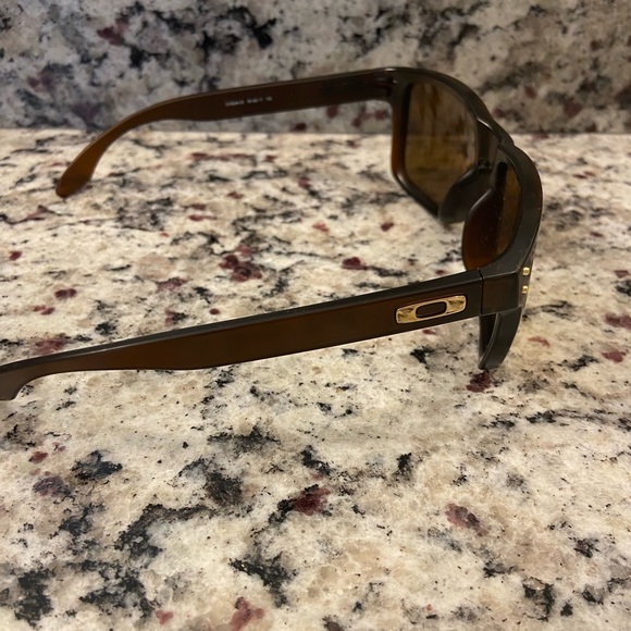 Women’s Oakley sunglasses - Picture 2 of 9